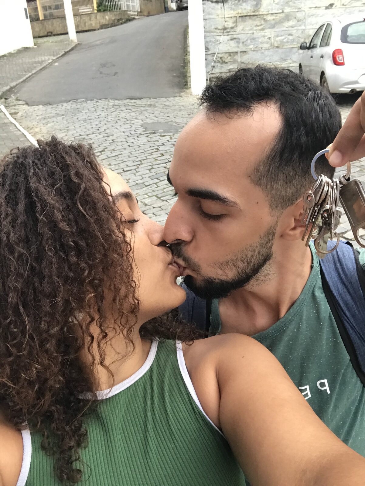 Um beijo nosso